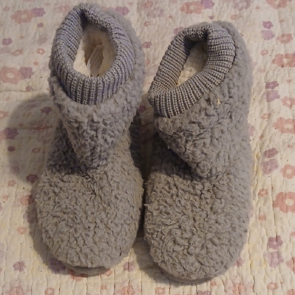 Shoes - Cozy Gray Fuzzy Slipper Boots